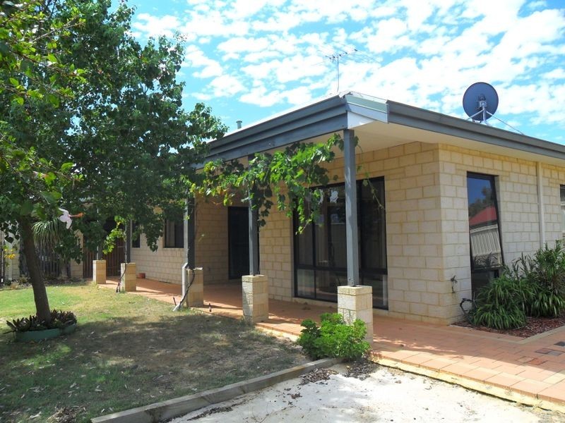 22 Bernard Street, Kelmscott WA 6111