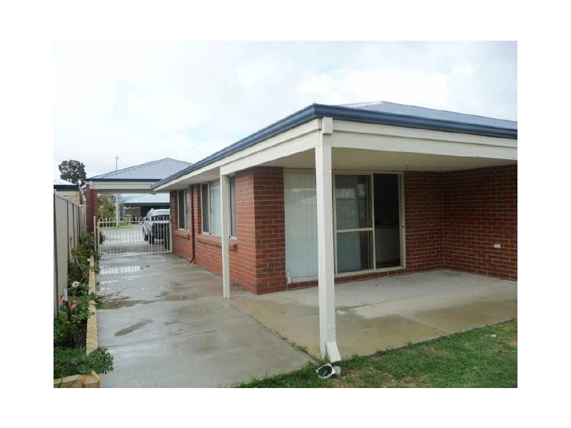 4 Jonquil Loop, Seville Grove WA 6112