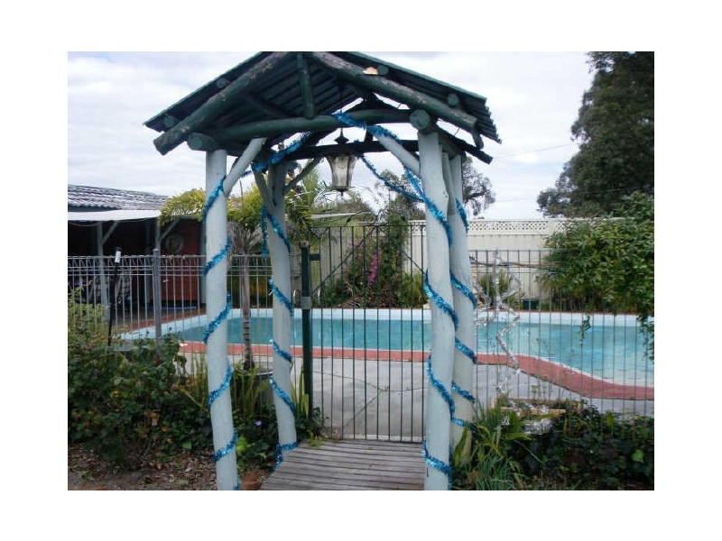 321 Eleventh Road, Brookdale WA 6112