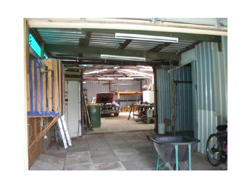 321 Eleventh Road, Brookdale WA 6112