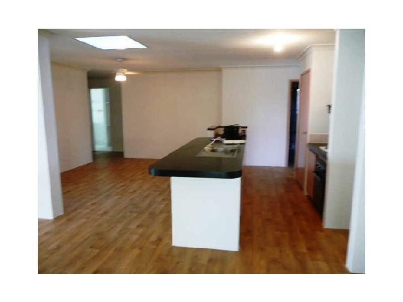 6 Eaglehawk Grove, Brookdale WA 6112