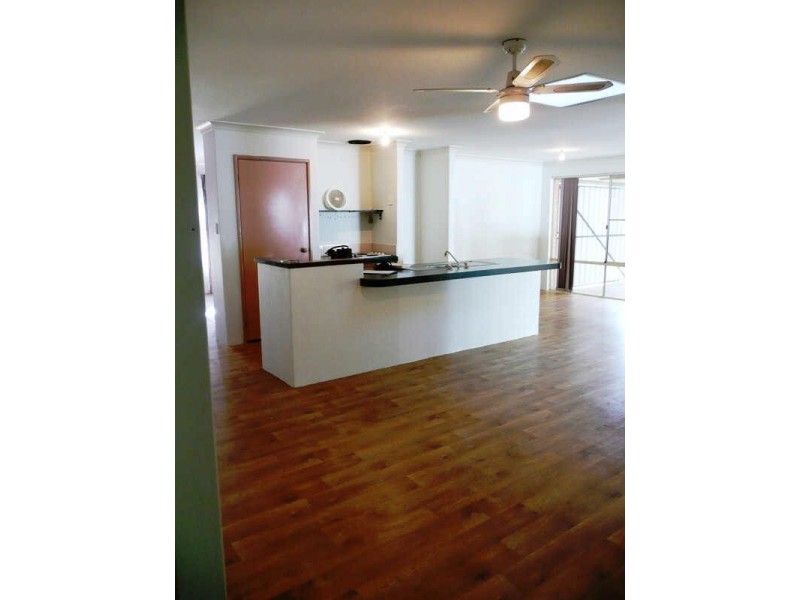 6 Eaglehawk Grove, Brookdale WA 6112