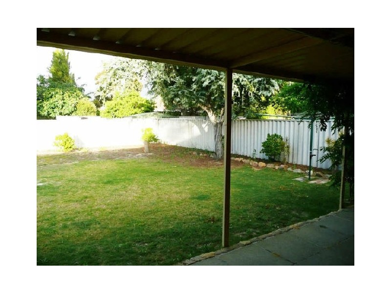 6 Eaglehawk Grove, Brookdale WA 6112