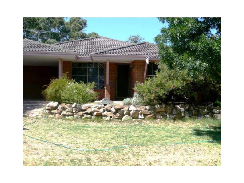 6 Eaglehawk Grove, Brookdale WA 6112