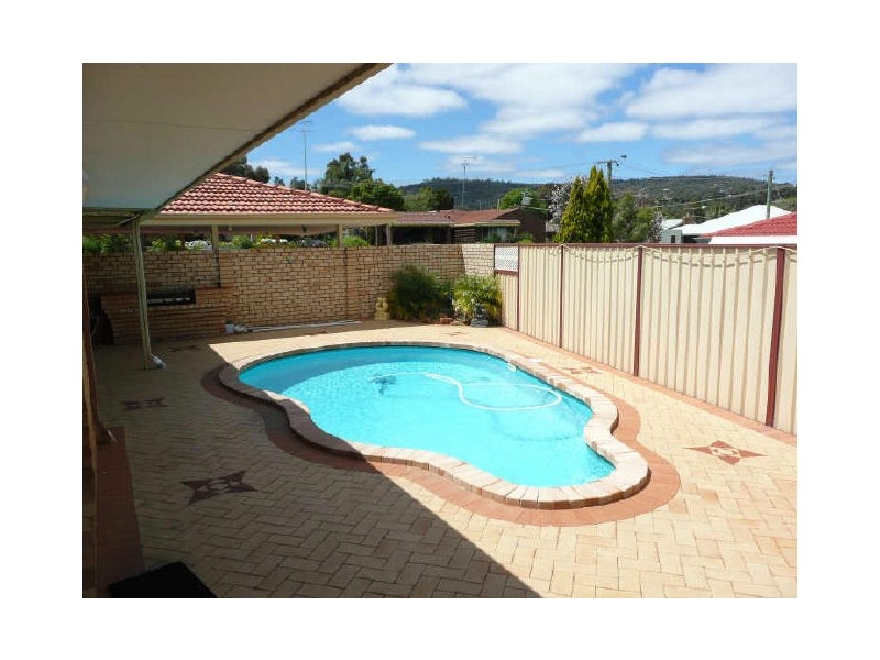 4 Blythe Place, Armadale WA 6112