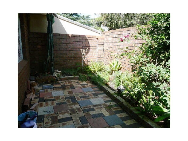 Unit 2/6-8 Toorak Road, Armadale WA 6112
