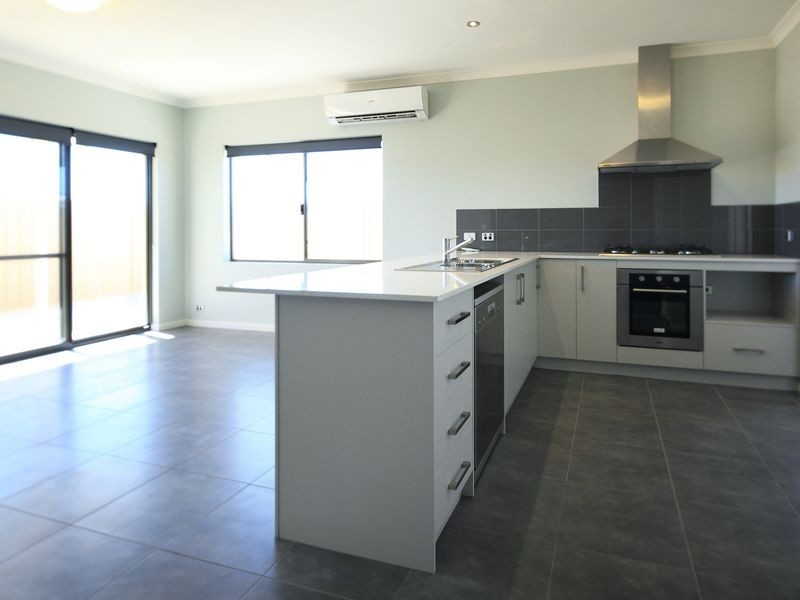 7 Oakes Way, Hammond Park WA 6164