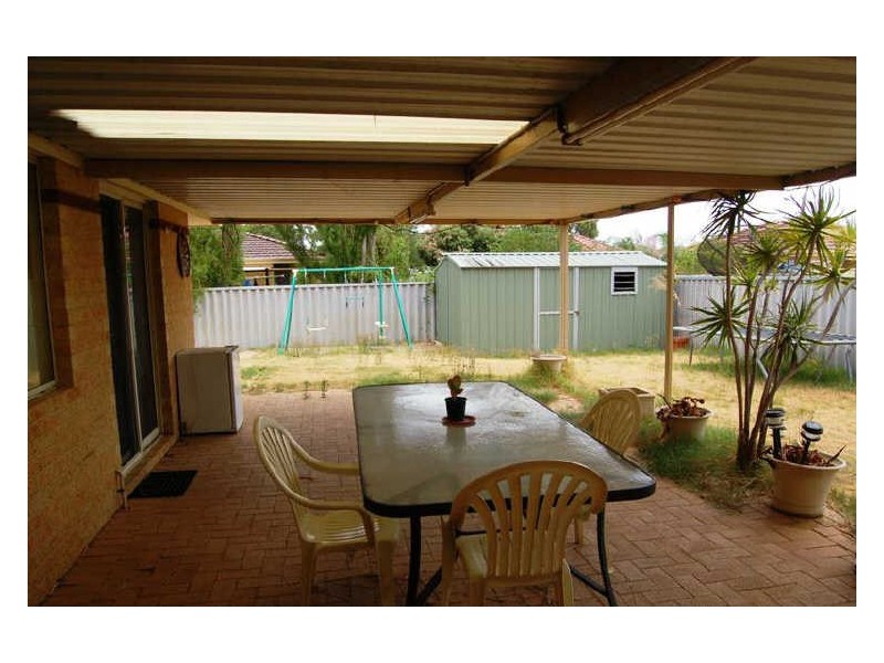 104 Lowanna Way, Armadale WA 6112
