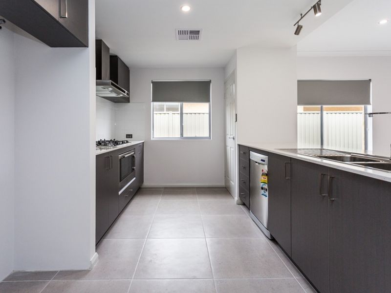 8 Tiliqua Crescent, Wandi WA 6167