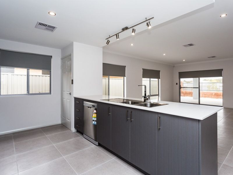 8 Tiliqua Crescent, Wandi WA 6167