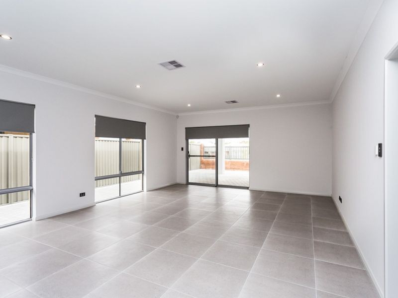 8 Tiliqua Crescent, Wandi WA 6167