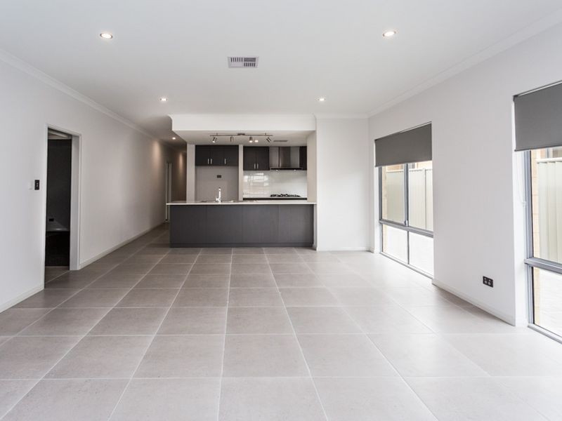 8 Tiliqua Crescent, Wandi WA 6167