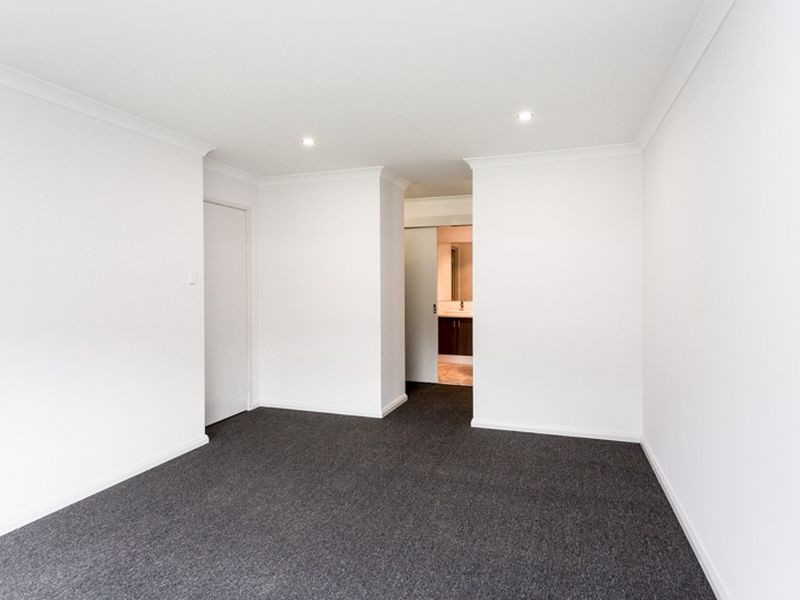 8 Tiliqua Crescent, Wandi WA 6167