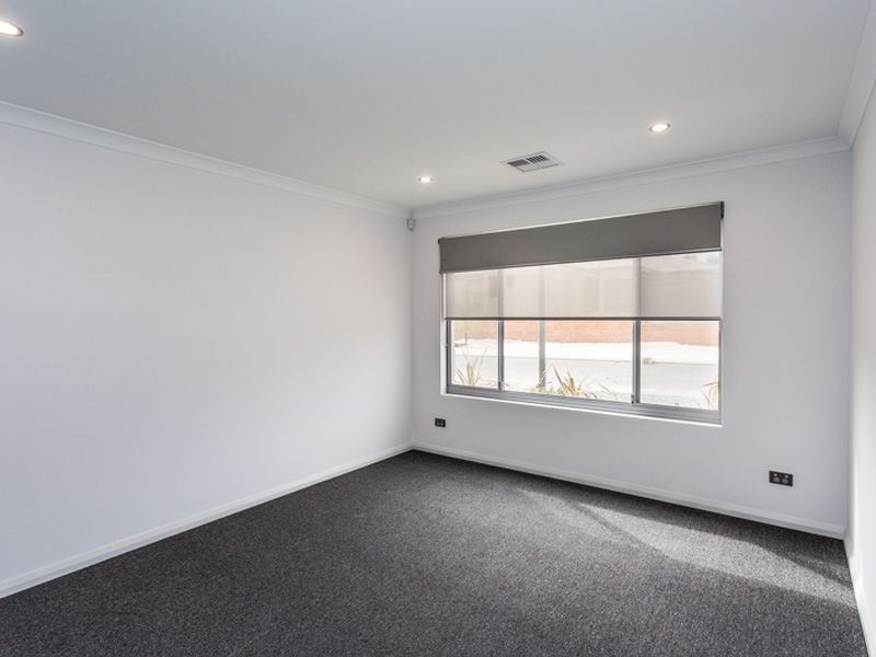 8 Tiliqua Crescent, Wandi WA 6167