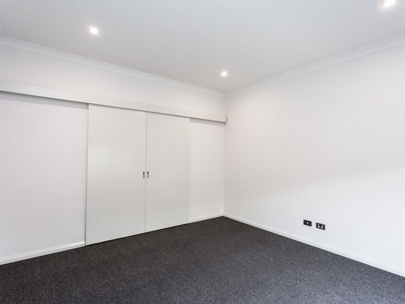 8 Tiliqua Crescent, Wandi WA 6167