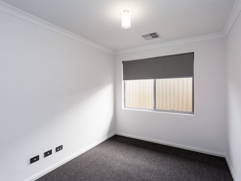 8 Tiliqua Crescent, Wandi WA 6167