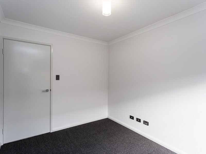 8 Tiliqua Crescent, Wandi WA 6167