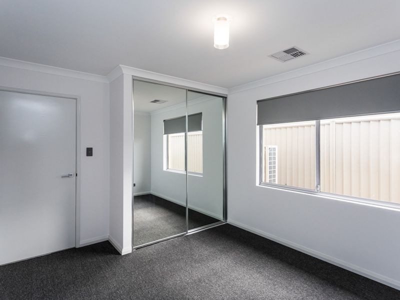 8 Tiliqua Crescent, Wandi WA 6167