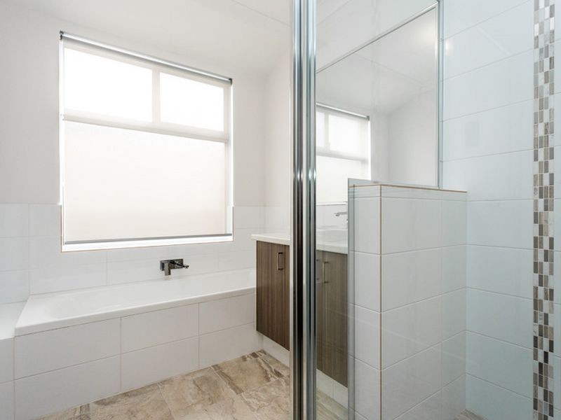 8 Tiliqua Crescent, Wandi WA 6167