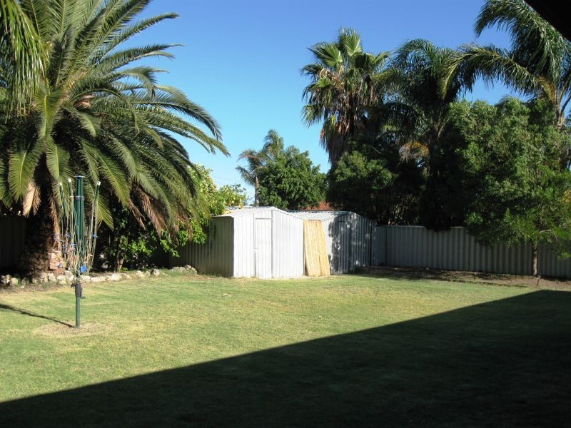 56 Seville Drive, Seville Grove WA 6112