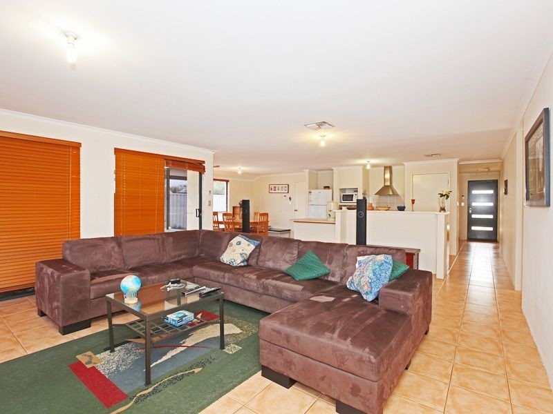 15 Granada Loop, Seville Grove WA 6112