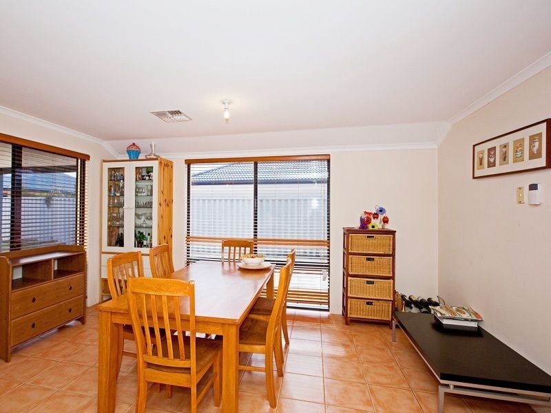 15 Granada Loop, Seville Grove WA 6112