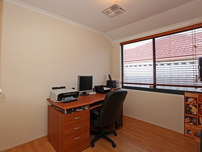 15 Granada Loop, Seville Grove WA 6112