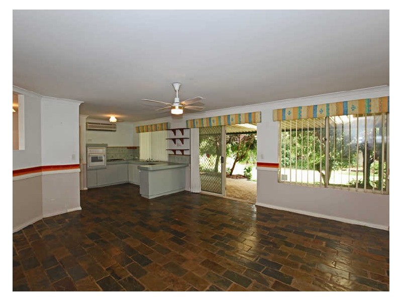 4 Navel Close, Armadale WA 6112