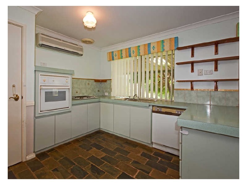 4 Navel Close, Armadale WA 6112