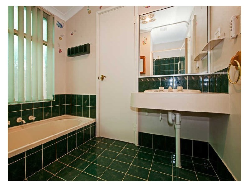 4 Navel Close, Armadale WA 6112