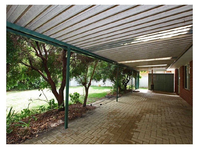 4 Navel Close, Armadale WA 6112