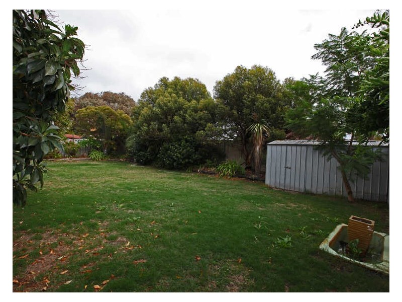 4 Navel Close, Armadale WA 6112