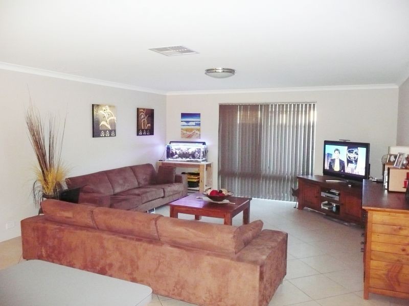 19 Viana Loop, Seville Grove WA 6112