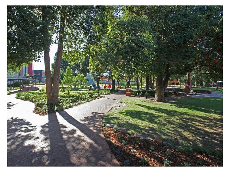 1 Petalite Place, Mount Richon WA 6112