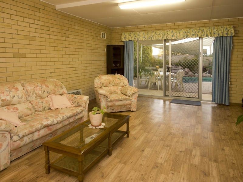 14 Opal Way, Mount Richon WA 6112