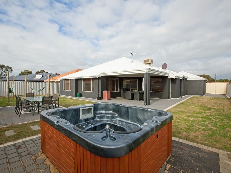 16 Cabra Avenue, Seville Grove WA 6112