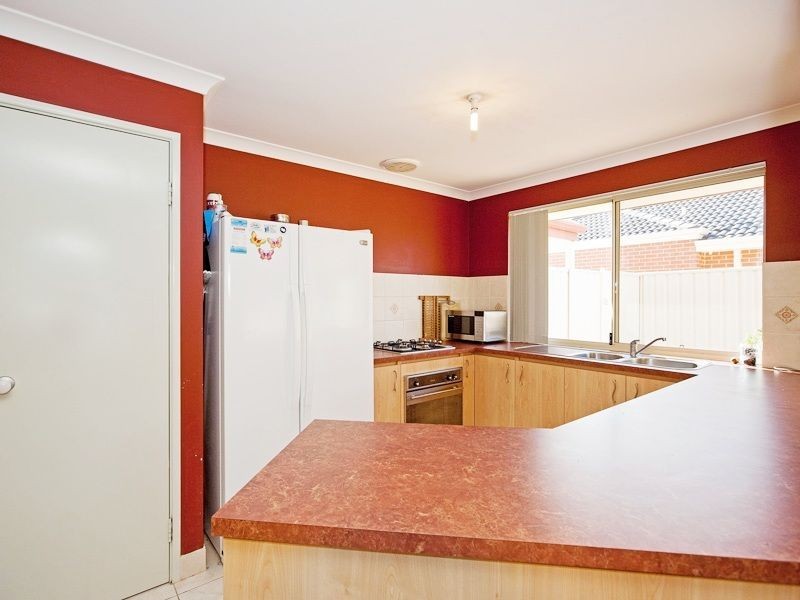 121 Seville Drive, Seville Grove WA 6112