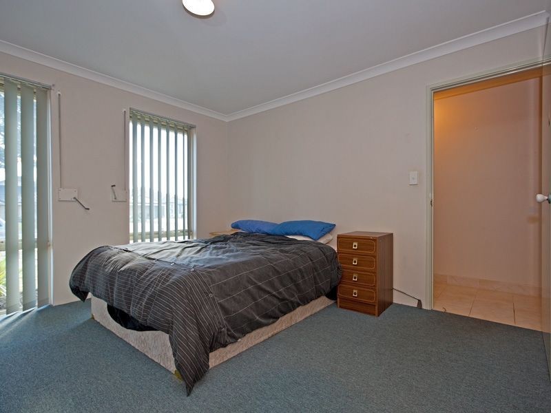 121 Seville Drive, Seville Grove WA 6112