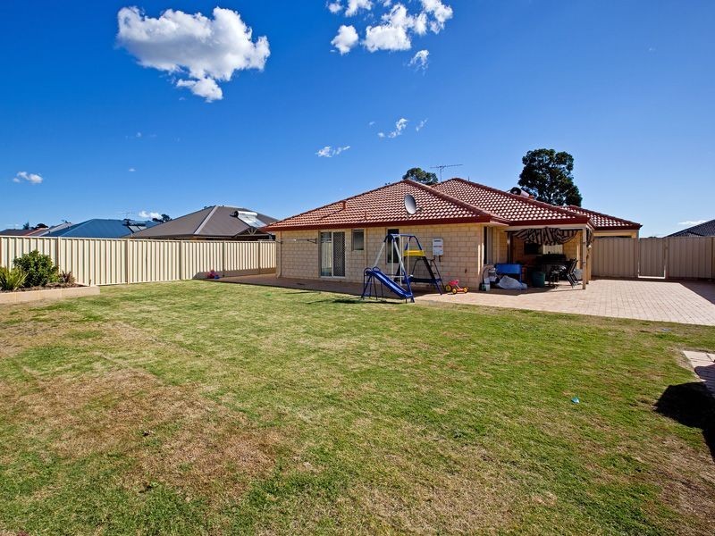 121 Seville Drive, Seville Grove WA 6112