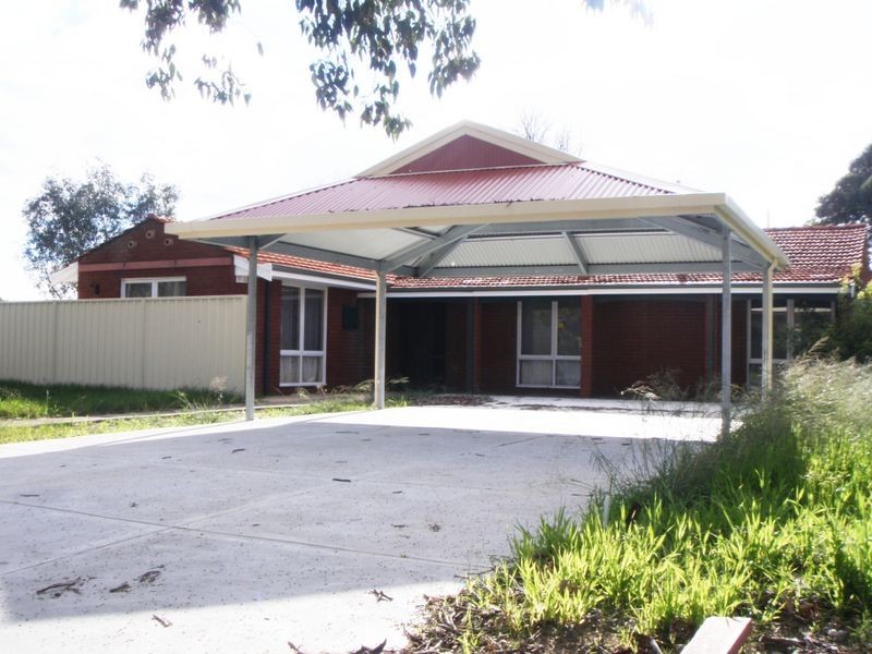 24 Willowmead Way, Kelmscott WA 6111