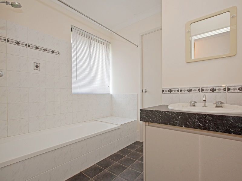 46 Ashworth Way, Brookdale WA 6112