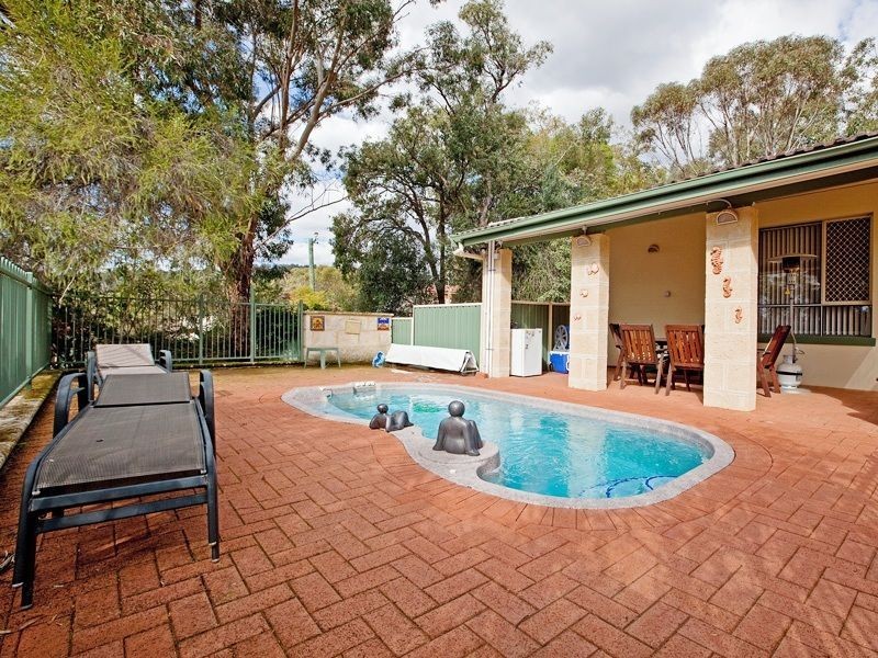 13 Adair Avenue, Mount Nasura WA 6112