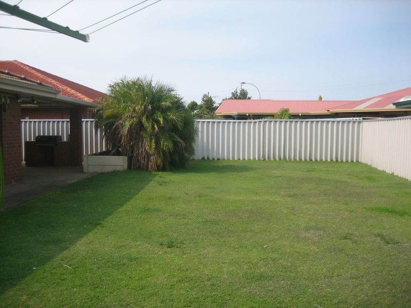 28 Sylvan Crescent, Leeming WA 6149
