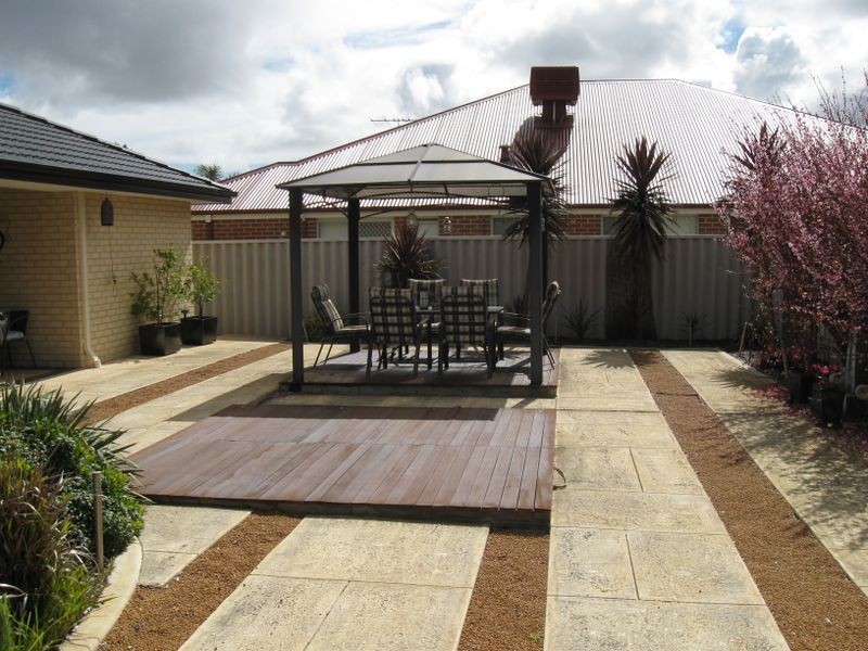 15 Viana Loop, Seville Grove WA 6112