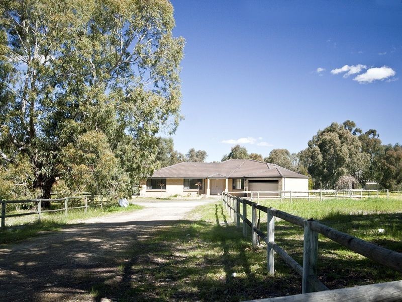 850 Rowley Road, Oakford WA 6121