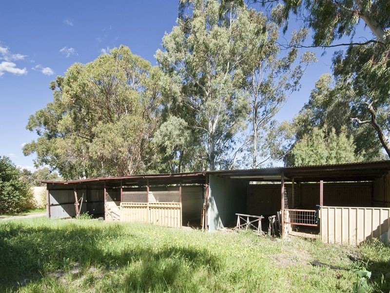 850 Rowley Road, Oakford WA 6121
