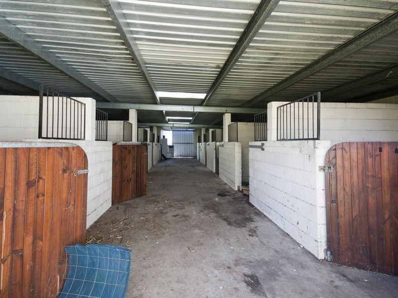 850 Rowley Road, Oakford WA 6121