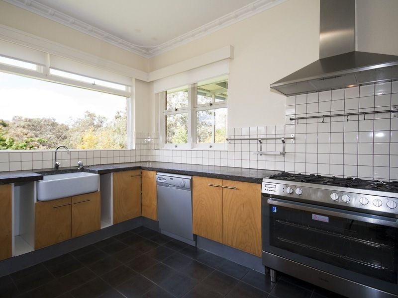 36 Brookton Highway, Kelmscott WA 6111