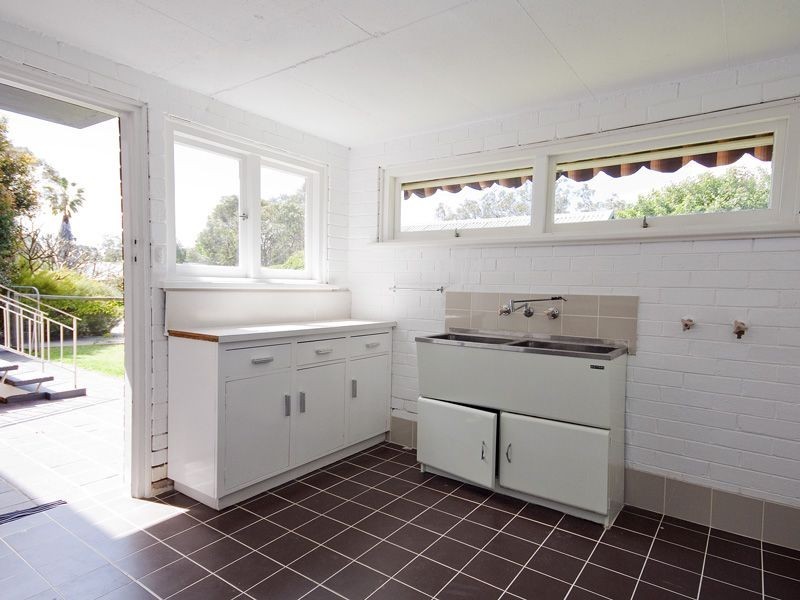 36 Brookton Highway, Kelmscott WA 6111