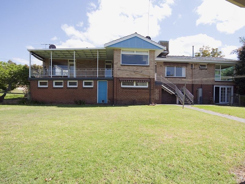 36 Brookton Highway, Kelmscott WA 6111